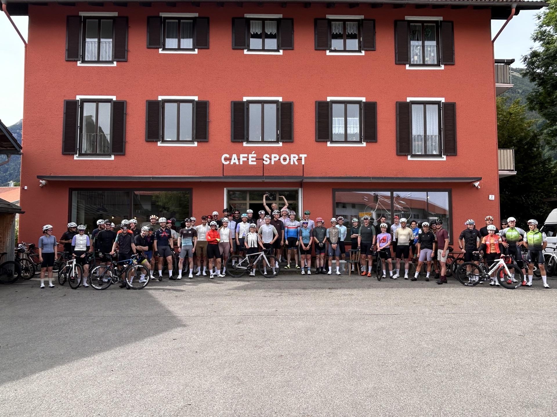 Radgruppe zu Gast beim Café Sport in Pfronten
